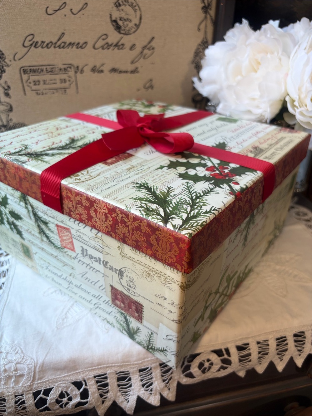 Punch Studio gift storage  box musical Christmas botanical 19922